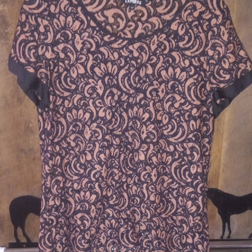 Express Black and Tan Graphic Short Sleeve Tee